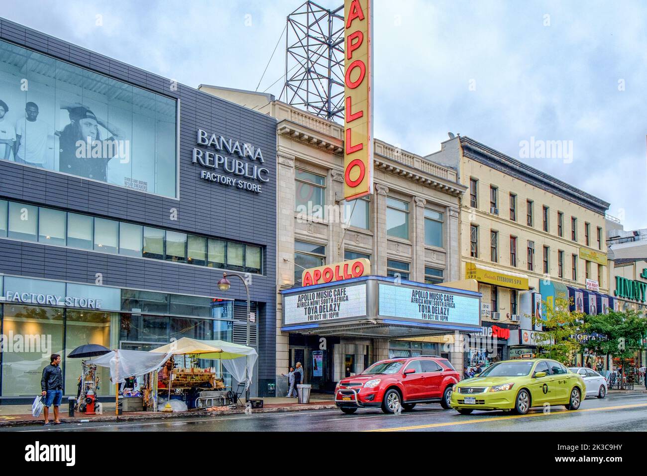 Il leggendario Apollo Theater di Harlem, New York City. Il teatro ha visto la partecipazione di numerosi artisti di musica afro-americani di fama mondiale. Foto Stock