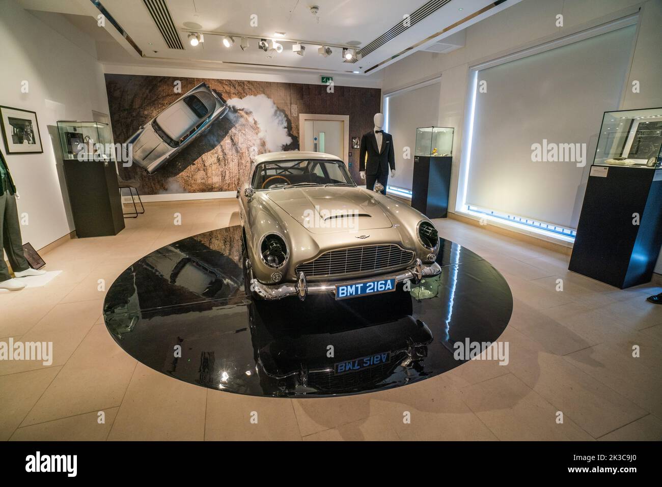 Londra Regno Unito. 26 settembre 2022. NESSUN TEMPO PER MORIRE (2021) NESSUN TEMPO PER MORIRE ASTON MARTIN REPLICA DB5, vettura STUNT Christies preview di sessanta anni di James Bond. Credit: amer Ghazzal/Alamy Live News. Foto Stock