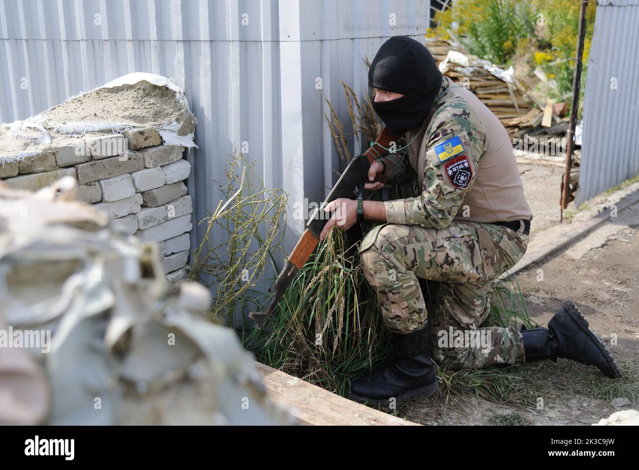 Lviv, Ukaine 24 settembre 2022. La formazione aperta di tre giorni è stata organizzata dalla sede regionale di Leopoli del movimento nazionale di liberazione settore diritto per i civili. La Russia invase l'Ucraina il 24 febbraio 2022, scatenando il più grande attacco militare in Europa dalla seconda guerra mondiale Foto Stock