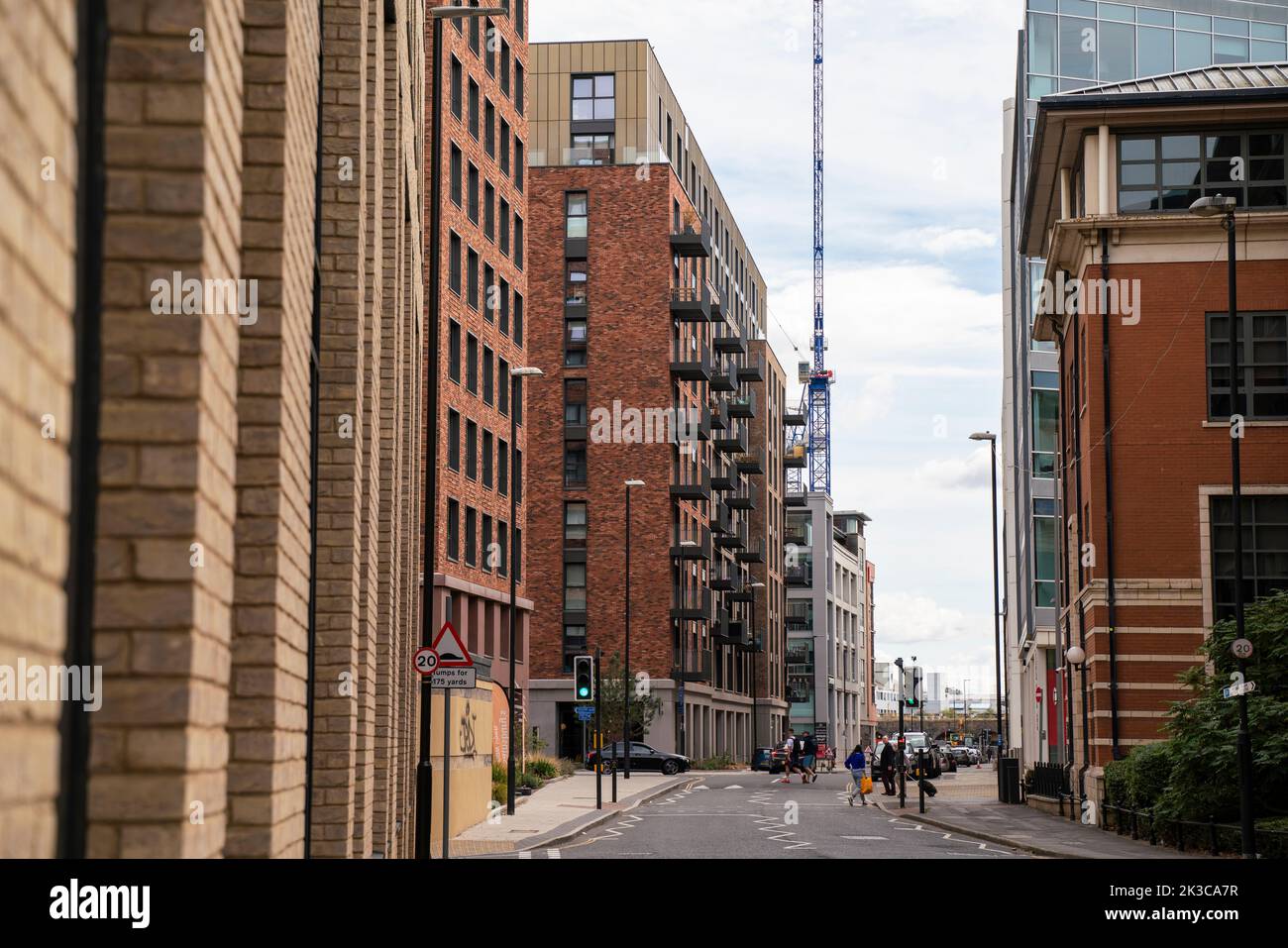 Vista generale lungo Avon Street, incluso Box Makers Yard a Bristol, Inghilterra, Regno Unito. Foto Stock