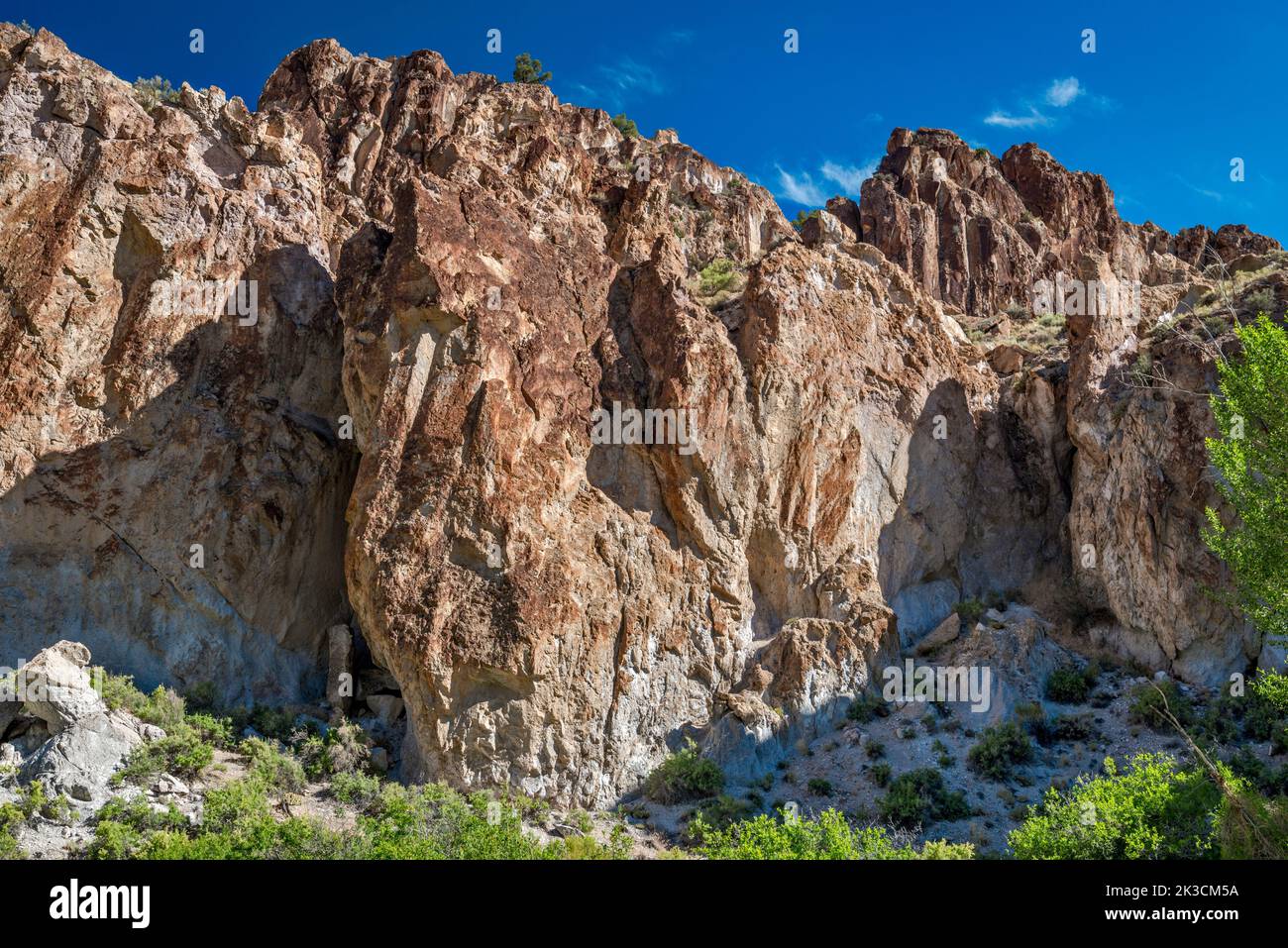 Rocce nella zona di Columnar Jointing, Clear Creek Canyon, Utah 4 autostrada, vicino al Fremont Indian state Park, Utah, Stati Uniti Foto Stock