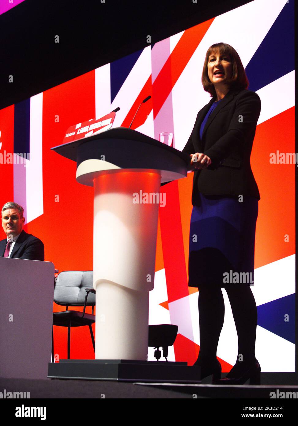 Liverpool, Regno Unito. 24th Set, 2022. Rachel Reeves, cancelliere ombra dello scacchiere del partito LABour che parla alla Conferenza sul lavoro di Liverpool. 2022 Credit: Della Batchelor/Alamy Live News Foto Stock