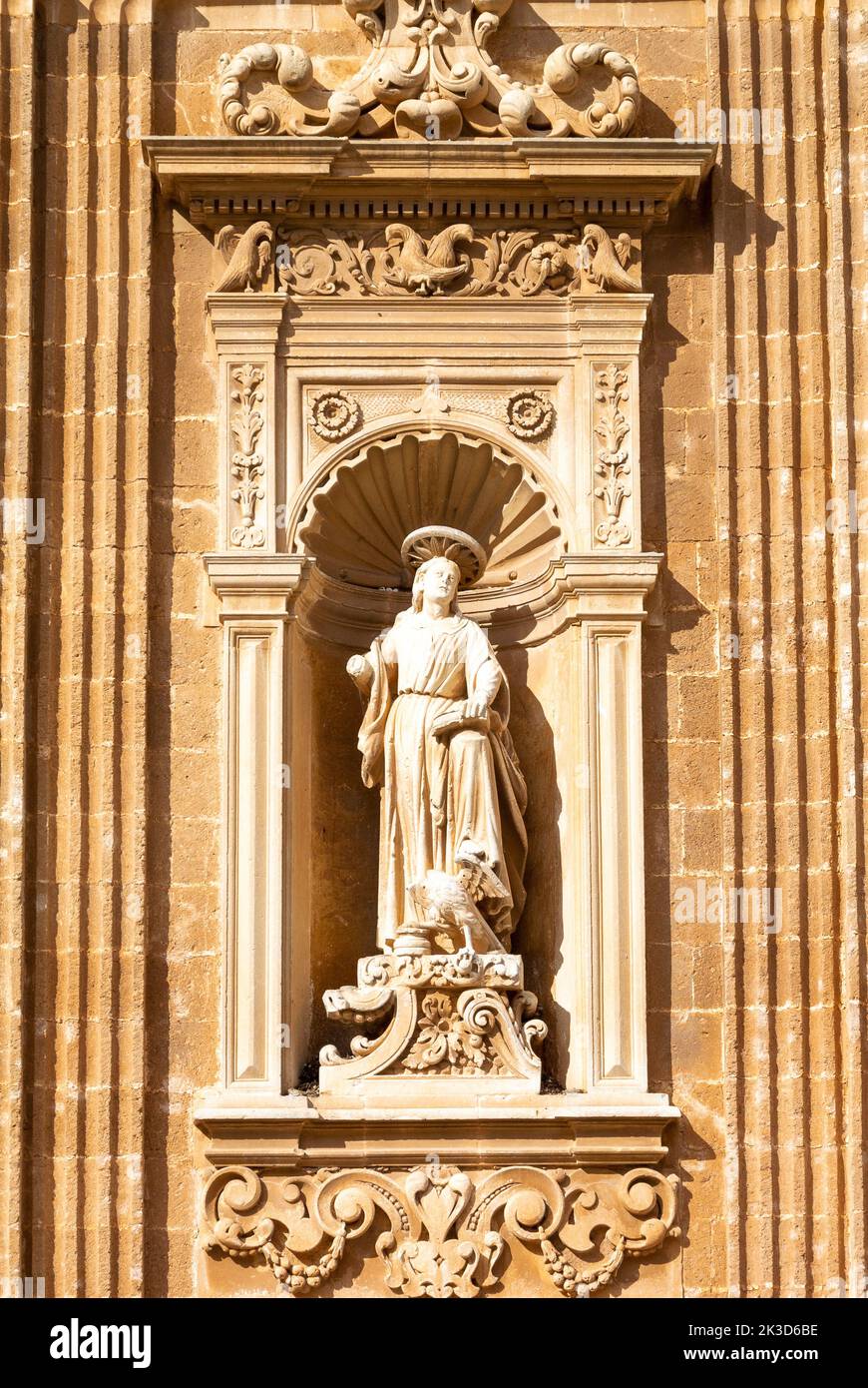 La scultura della facciata, Sanctuario SS. Crocifisso della Pieta, Galatone, salento,Puglia,Sud italia: Architettura barocca Foto Stock