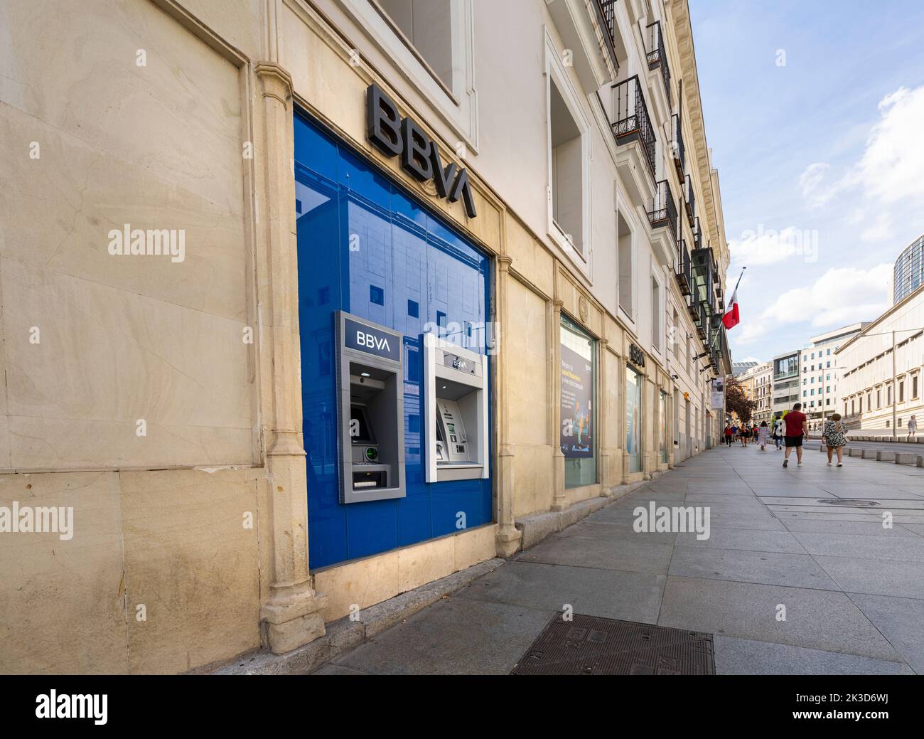 Madrid, Spagna, settembre 2022. L'ATM fuori del BBVA Banch Branc nel centro della città Foto Stock