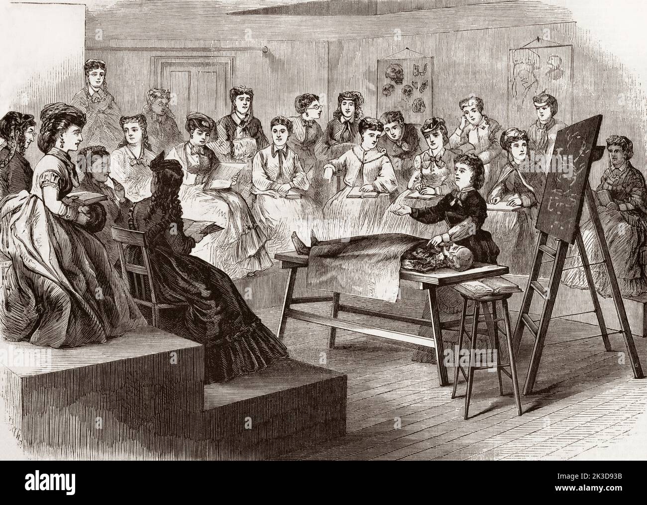 Le studentesse femminili frequentano una conferenza nella sala delle conferenze anatomiche del Medical College for Women in East Twelfth Street e Second Avenue, New York, USA. Dopo un'illustrazione da un'edizione 1870 del giornale illustrato di Frank Leslie. Foto Stock