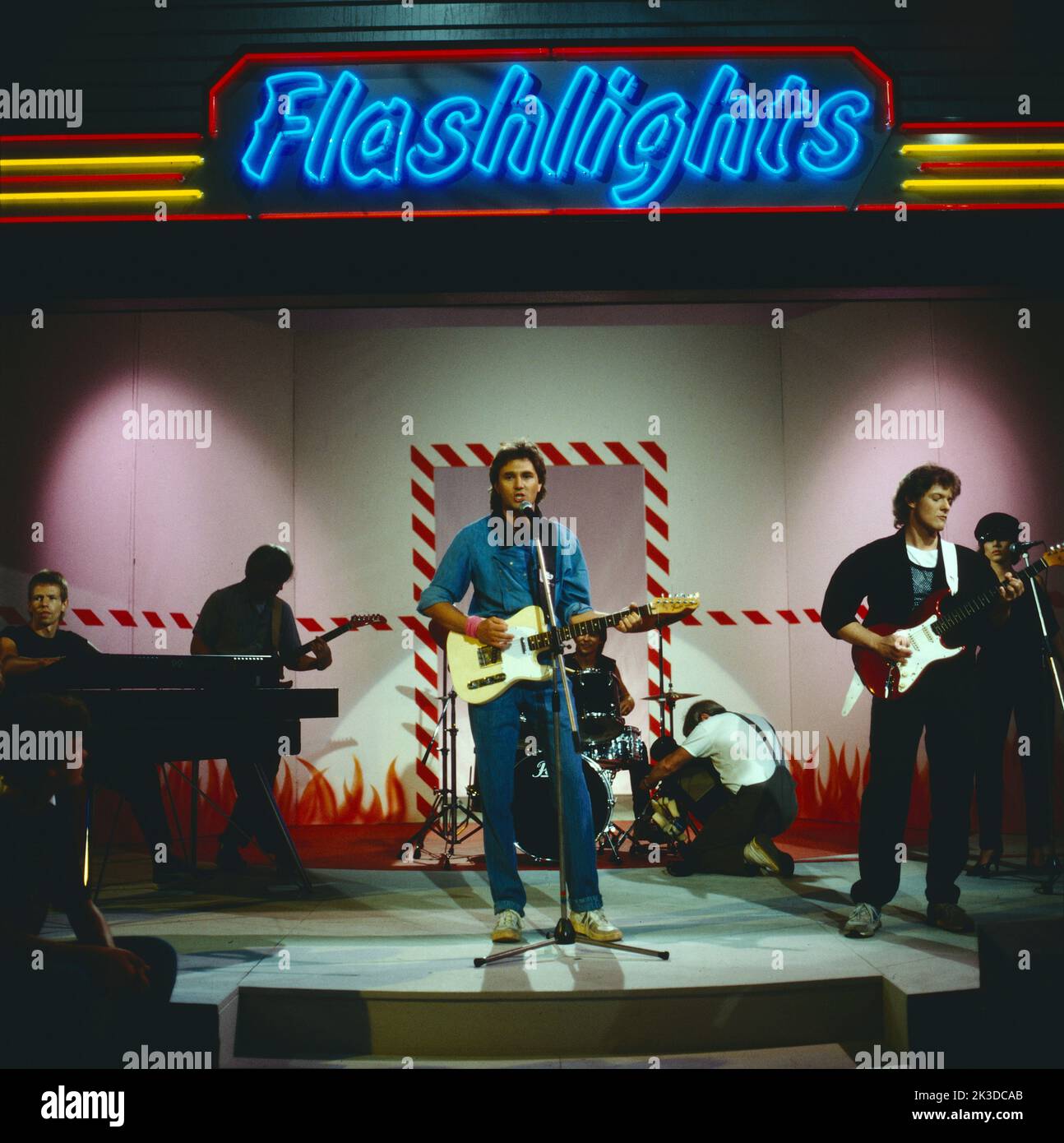 Flashlights, ZDF Pop Show, Deutschland, 1984, Auftritt von Stefan Waggershausen mit Band. Torce, TV pop show, Germania, 1984, performance, Stefan Waggershausen e la band. Foto Stock