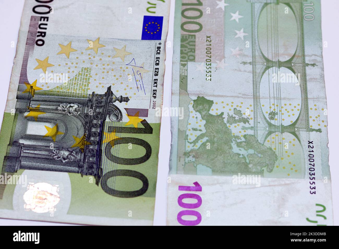Primo piano di banconote verdi da 100 euro Foto stock - Alamy