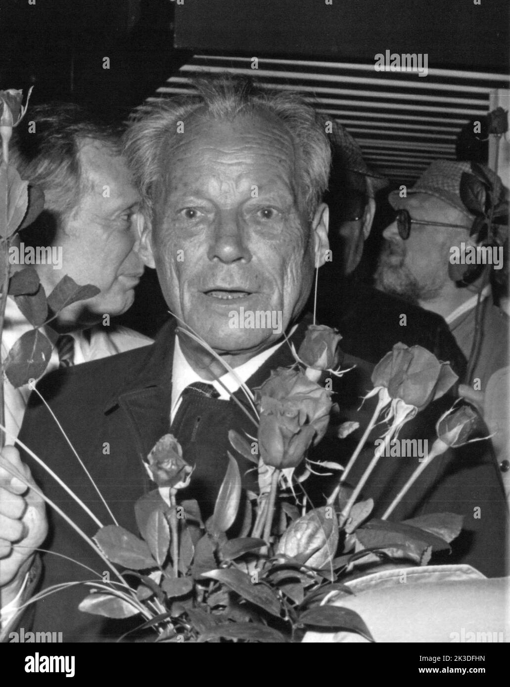 Deutscher Politiker und ehemaliger Bundeskanzler der SPD Willy Brandt, Ende 1980er Jahre - Fotobuch Band 1 von 2012: PROmi- Porträts fotografiert von Hartwig 'Valdi' Valdmanis Foto Stock
