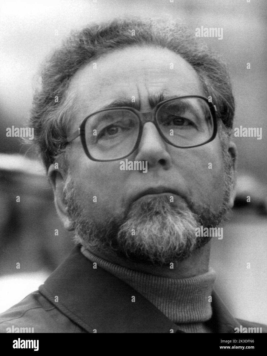 Erhard Eppler, deutscher Politiker der SPD, Anfang 1980er Jahre - Fotobuch Band 1 von 2012: PROmi- Porträts fotografiert von Hartwig 'Valdi' Valdmanis Foto Stock