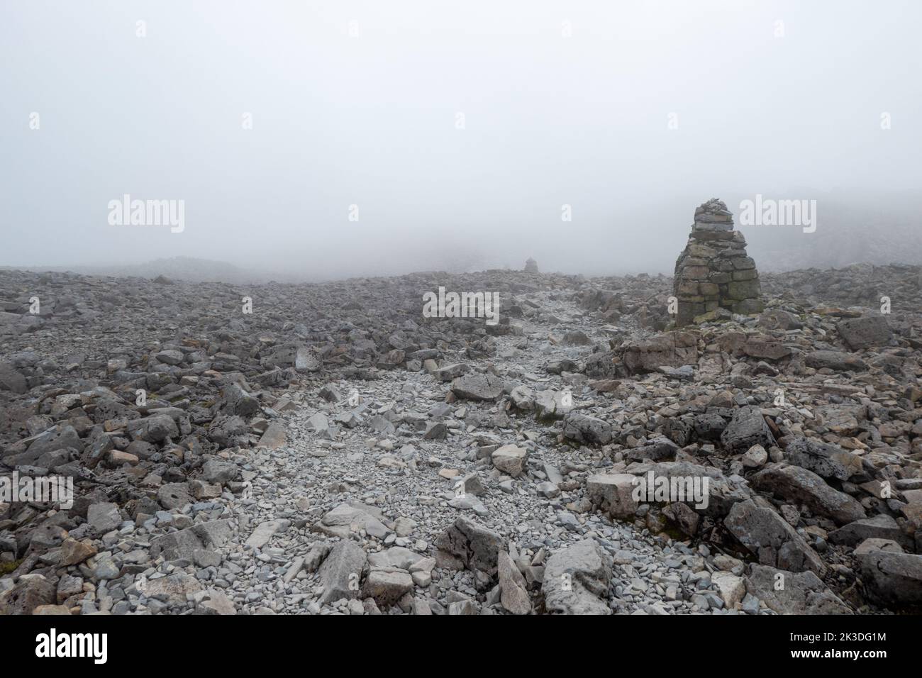 Cima del nuvoloso ben Nevis in Scozia Foto Stock