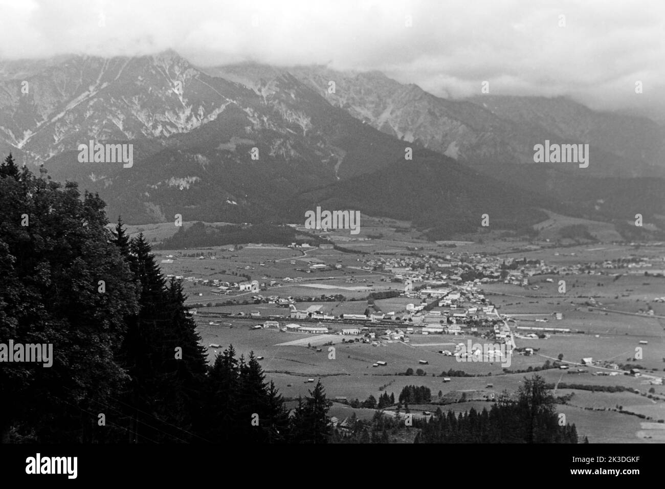Wandern im Saalfeldener Becken, Salzburger Land, 1960. Escursioni nel bacino di Saalfelden, regione di Salisburgo, 1960. Foto Stock