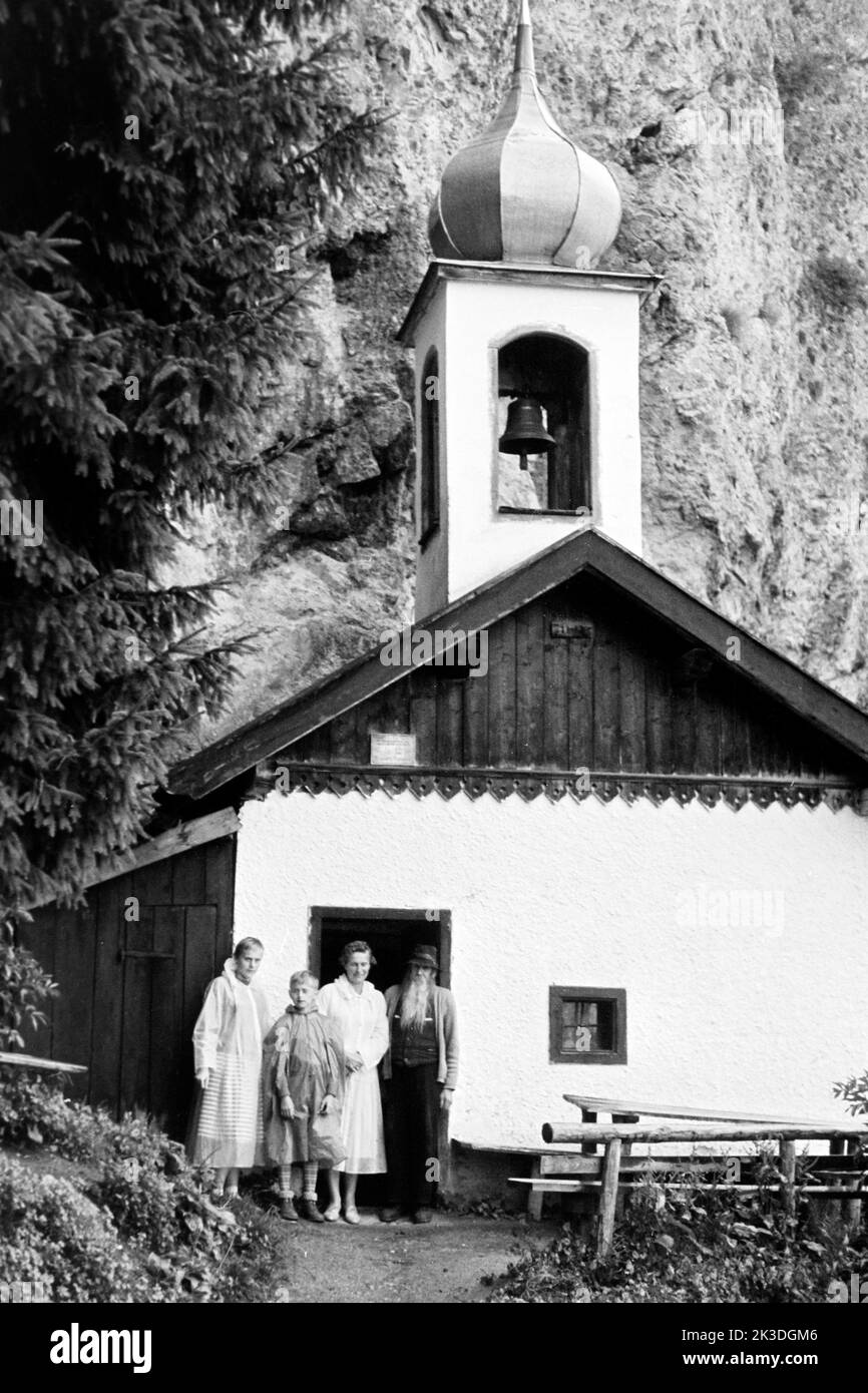 Bei der Einsiedelei am Palfen nähe Saalfelden, Salzburger Land, 1960. All'eremo di Palfen vicino Saalfelden, regione di Salisburgo, 1960. Foto Stock