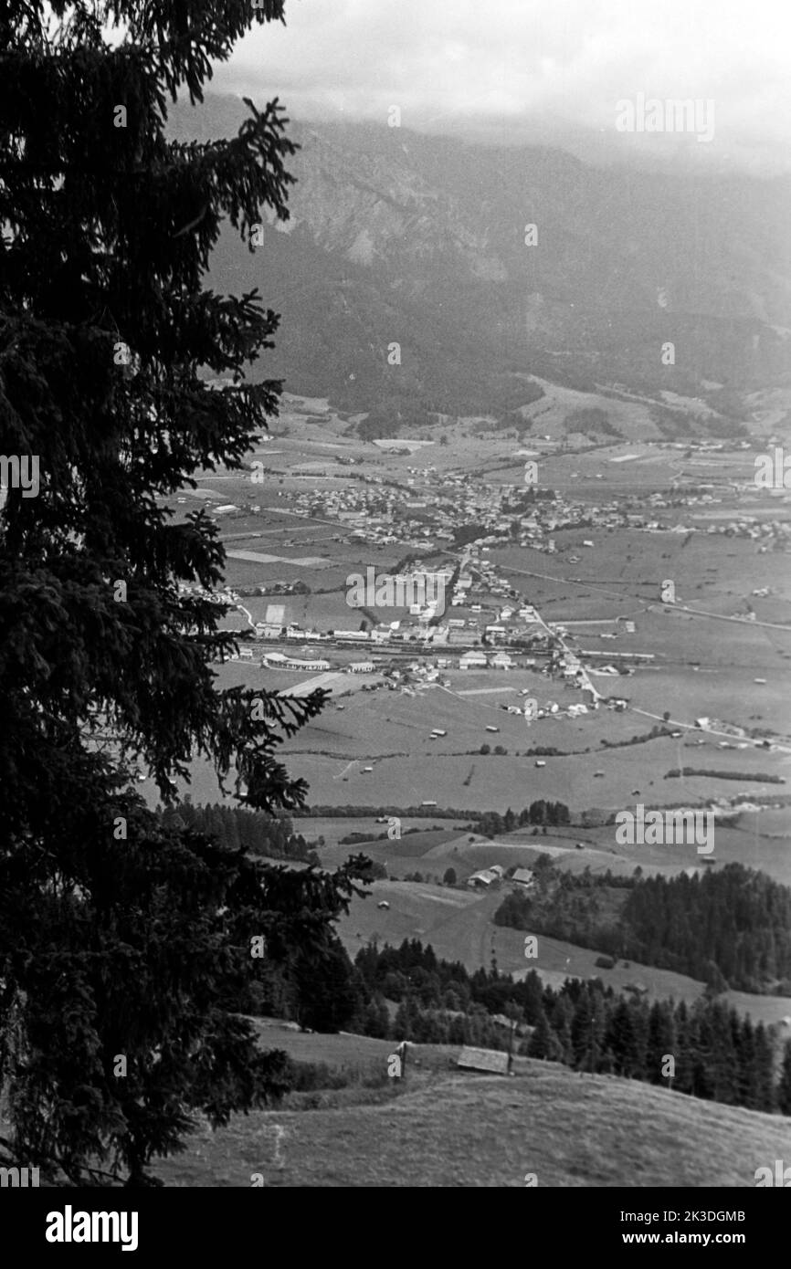 Wandern im Saalfeldener Becken, Salzburger Land, 1960. Escursioni nel bacino di Saalfelden, regione di Salisburgo, 1960. Foto Stock