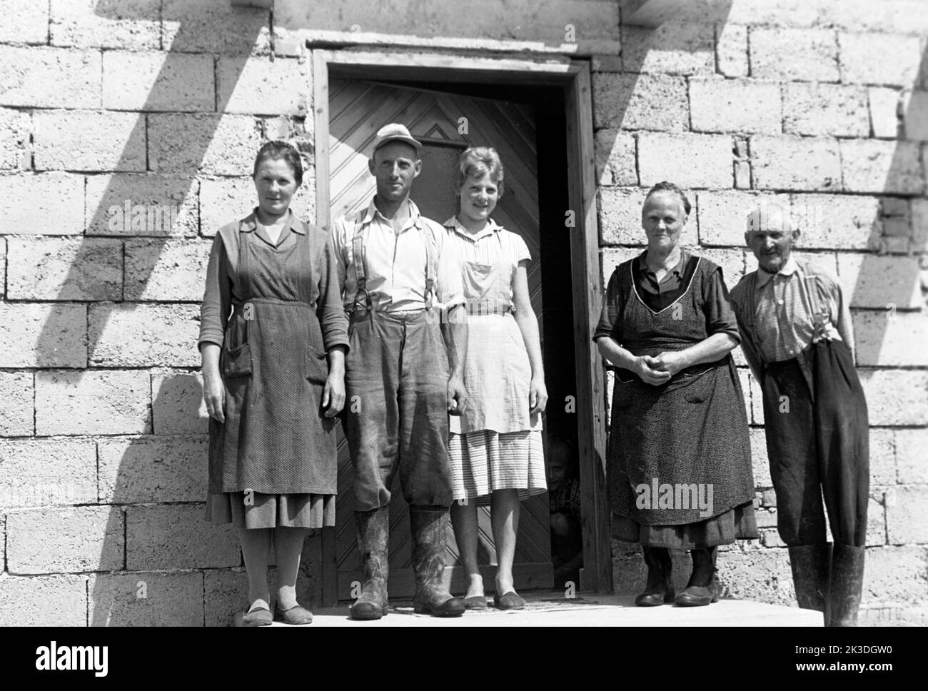 Bauernfamiliie im Berchtesgadener Land, circa 1960. Famiglia di agricoltori, regione Berchtesgaden, intorno al 1960. Foto Stock