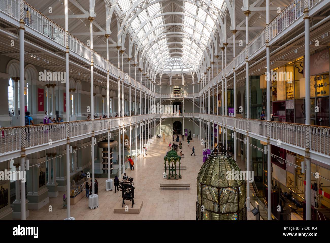 Sala centrale del Museo di Scozia a Edimburgo, Scozia Foto Stock