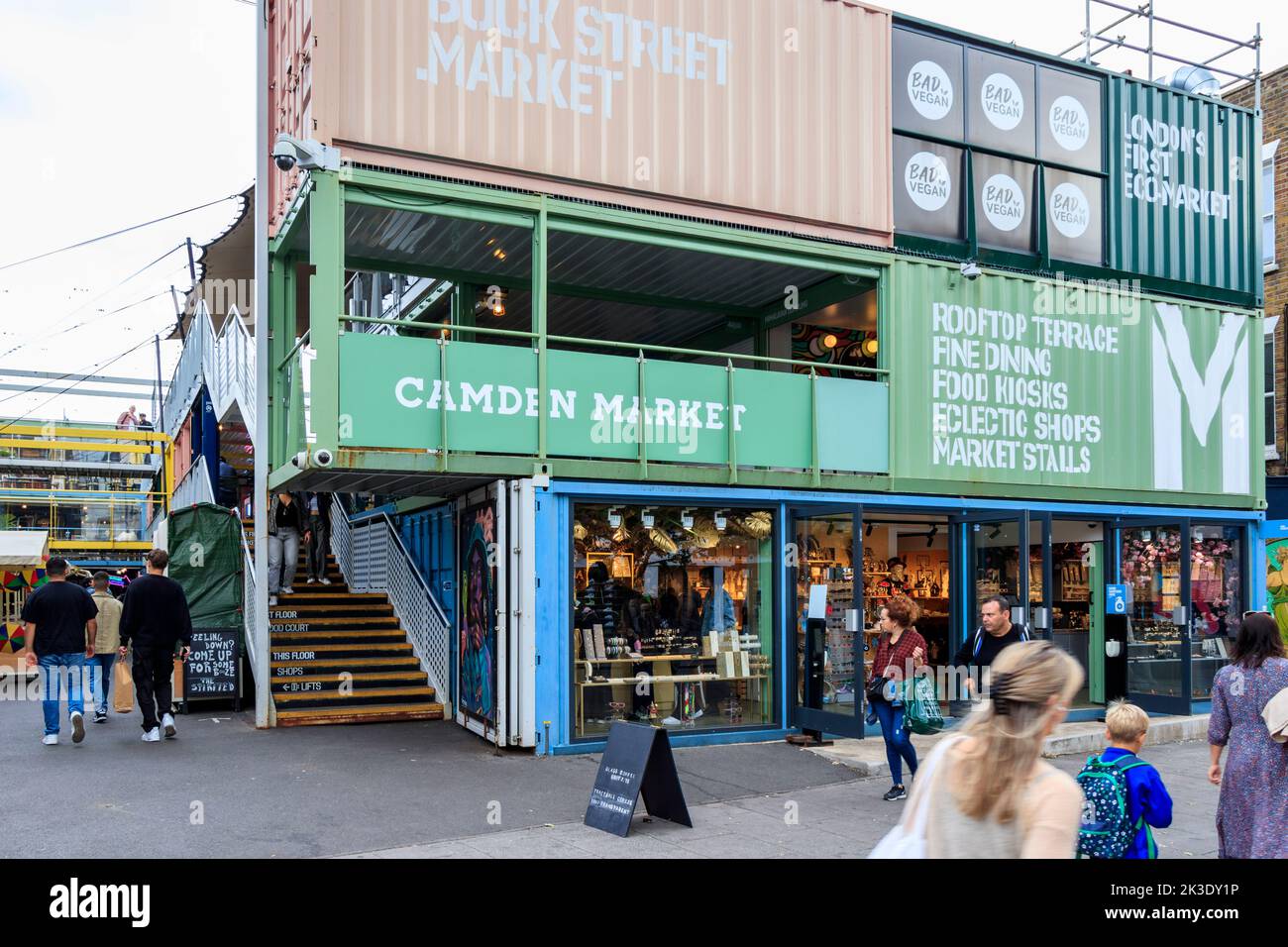 Buck Street Market, 'il primo eco-mercato di Londra', parte del complesso Camden Market a Camden Town, Londra, Regno Unito Foto Stock