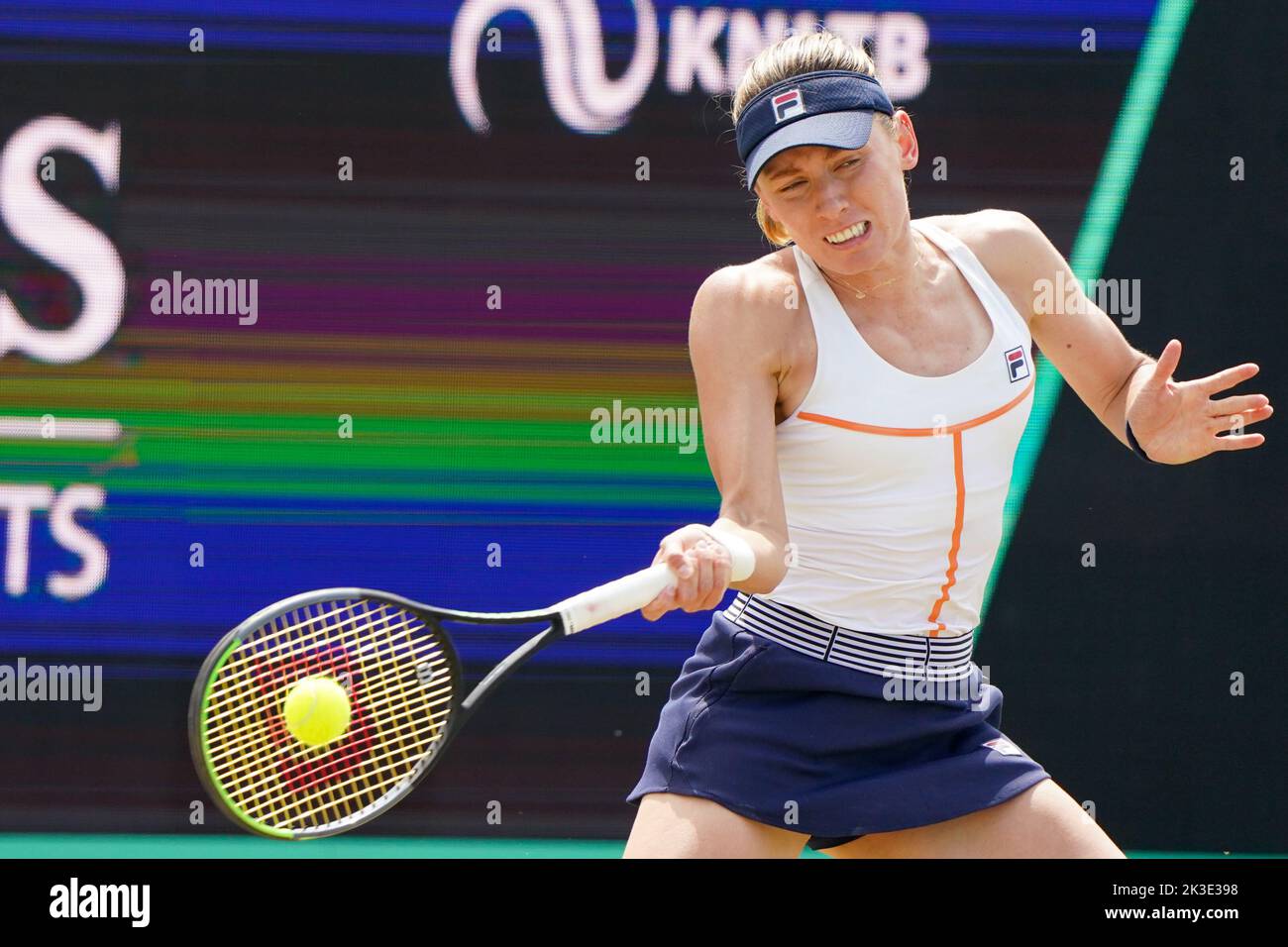 'S-HERTOGENBOSCH, PAESI BASSI - GIUGNO 12: Ekaterina Alexandrova della Russia durante la Womens Singles incontro finale tra Aryna Sabalenka della Bielorussia e Ekaterina Alexandrova della Russia all'Autotron il 12 Giugno 2022 a 's-Hertogenbosch, Paesi Bassi (Foto di Joris Verwijst/BSR Agency) Foto Stock