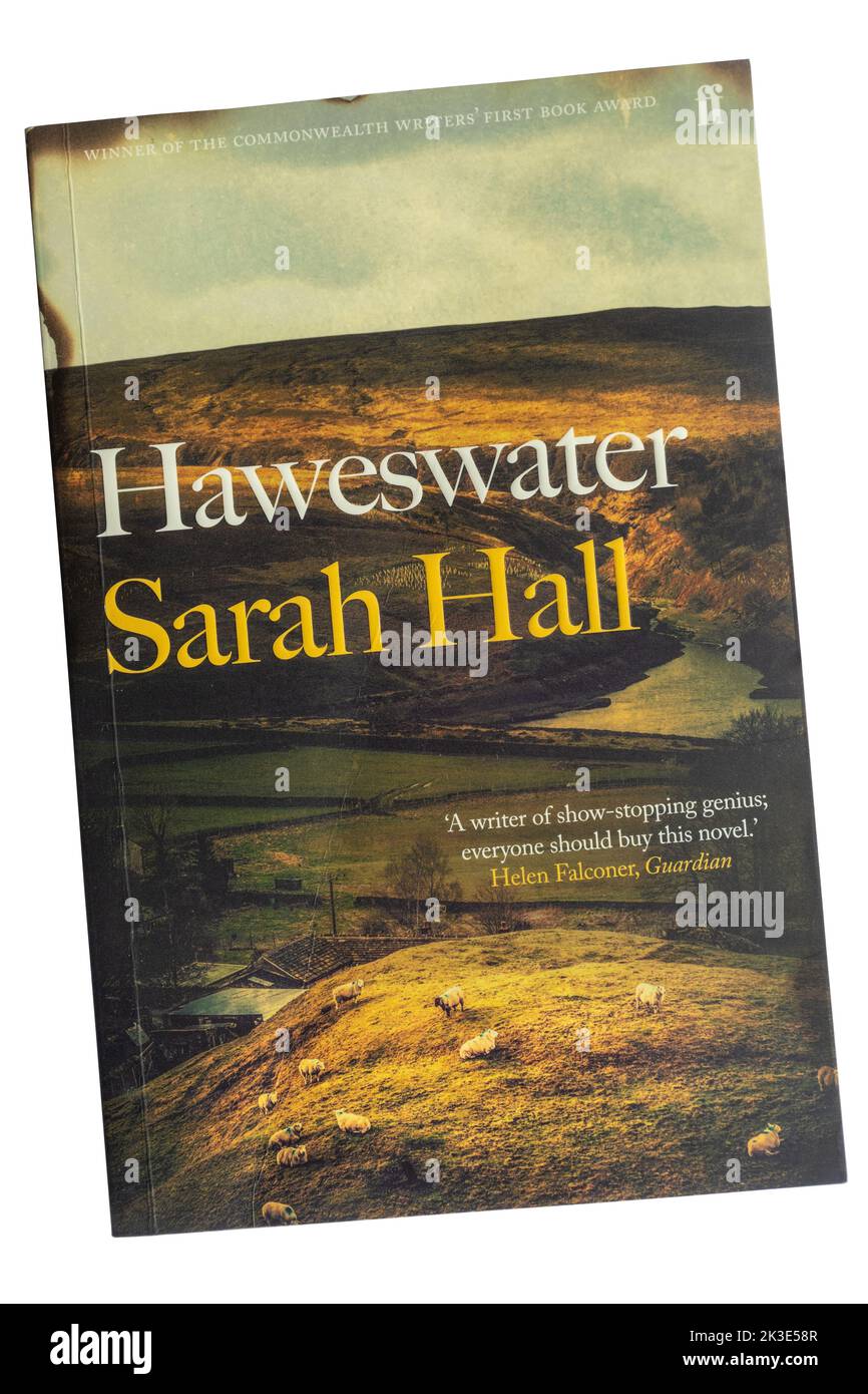 Haweswater, libro cartaceo o romanzo di Sarah Hall Foto Stock