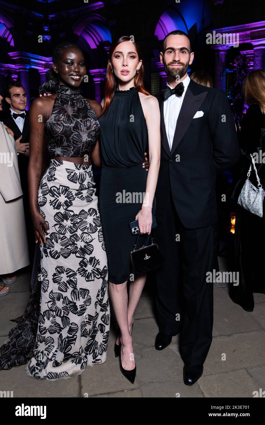 Elia Maramotti , Teddy Quinlivan , Adut Aketch Milan Fashion Week - Donna S/S 2023 5th Edizione CNMI Sustainable Fashion Awards cena Teatro alla Scala Milano 25th Settembre 2022 ©SGPItalia id 128138_010 non esclusivo Foto Stock