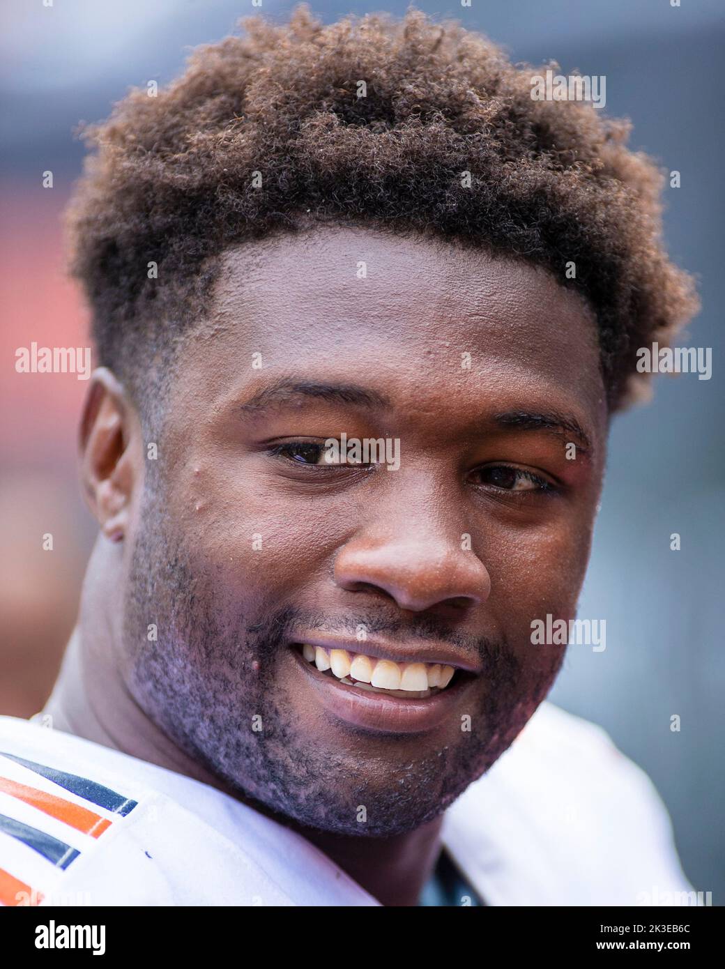 Chicago, Illinois, Stati Uniti. 25th Set, 2022. - Chicago Bears #58 Roquan Smith celebra la vittoria dopo la partita tra gli Houston Texans e gli Chicago Bears al Soldier Field di Chicago, Illinois. Credit: csm/Alamy Live News Foto Stock