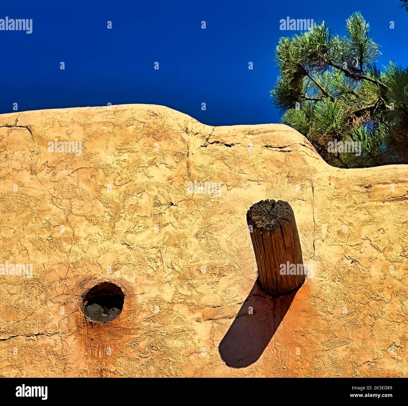 Pubblica Adobe Building Foto Stock