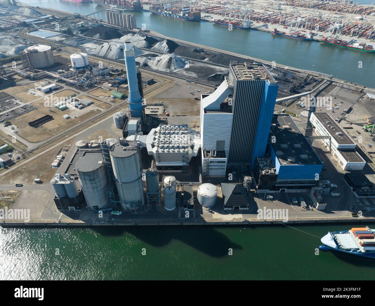 Centrale a carbone impianto di generazione di energia elettrica sul Maasvlakte nel porto di Rotterdam. Emissioni industriali dei cambiamenti climatici Foto Stock