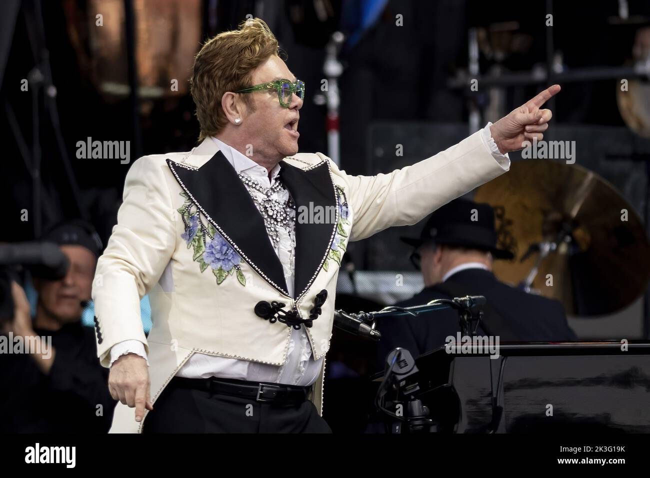 LONDRA, INGHILTERRA: Elton John si esibisce al British Summertime Festival durante il suo tour di Farewell Yellow Brick Road ad Hyde Park. Con: Elton John dove: Londra, Regno Unito quando: 24 giu 2022 credito: Neil Lupin/WENN Foto Stock