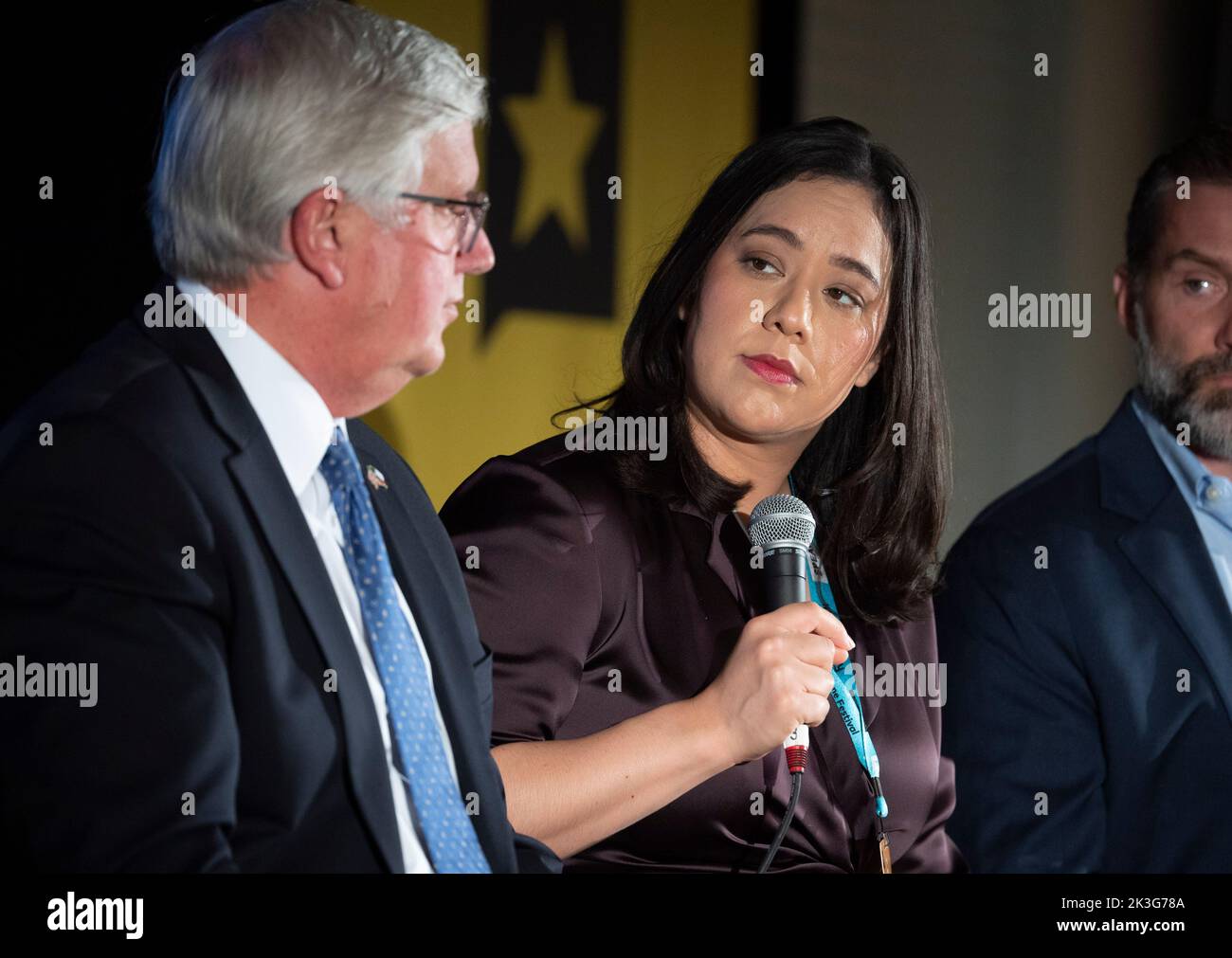 Austin, Texas, Stati Uniti. 24th Set, 2022. Candidato democratico per il Procuratore Generale del Texas ROCHELLE GARZA parla durante una sessione di intervista all'annuale Texas Tribune Festival nel centro di Austin il 24 settembre 2022. Garza è un avvocato per i diritti civili ed è il primo candidato di Latina per la sede di AG in Texas. (Credit Image: © Bob Daemmrich/ZUMA Press Wire) Foto Stock