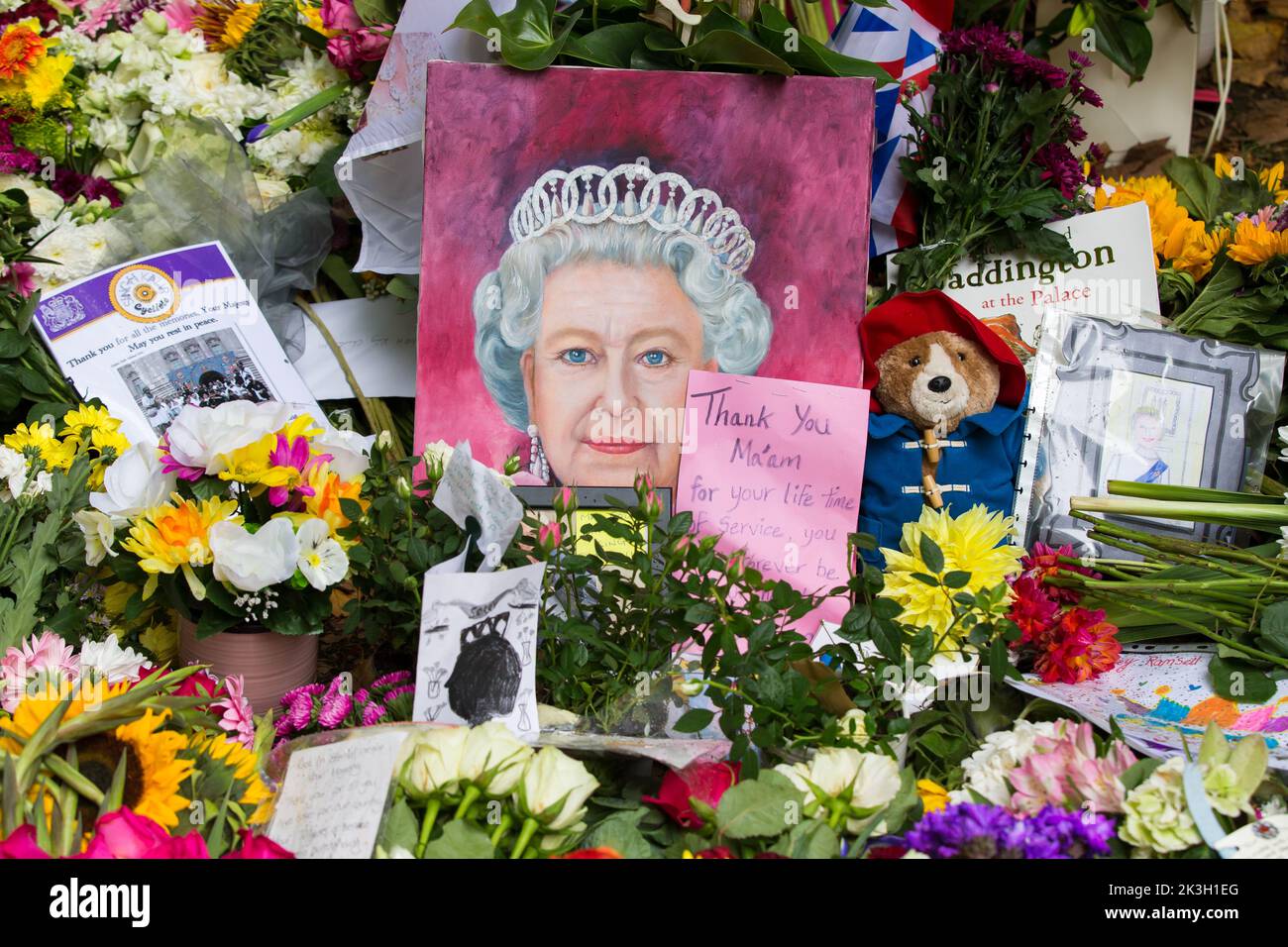 Londra UK Settembre 2022 tributi floreali per la Regina Elisabetta ll a Green Park Foto Stock