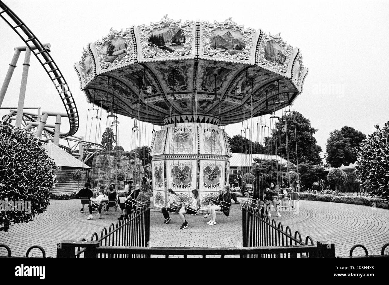 Il cielo Swinger fairground ride Paultons Park, Southampton, Inghilterra, Regno Unito. Foto Stock