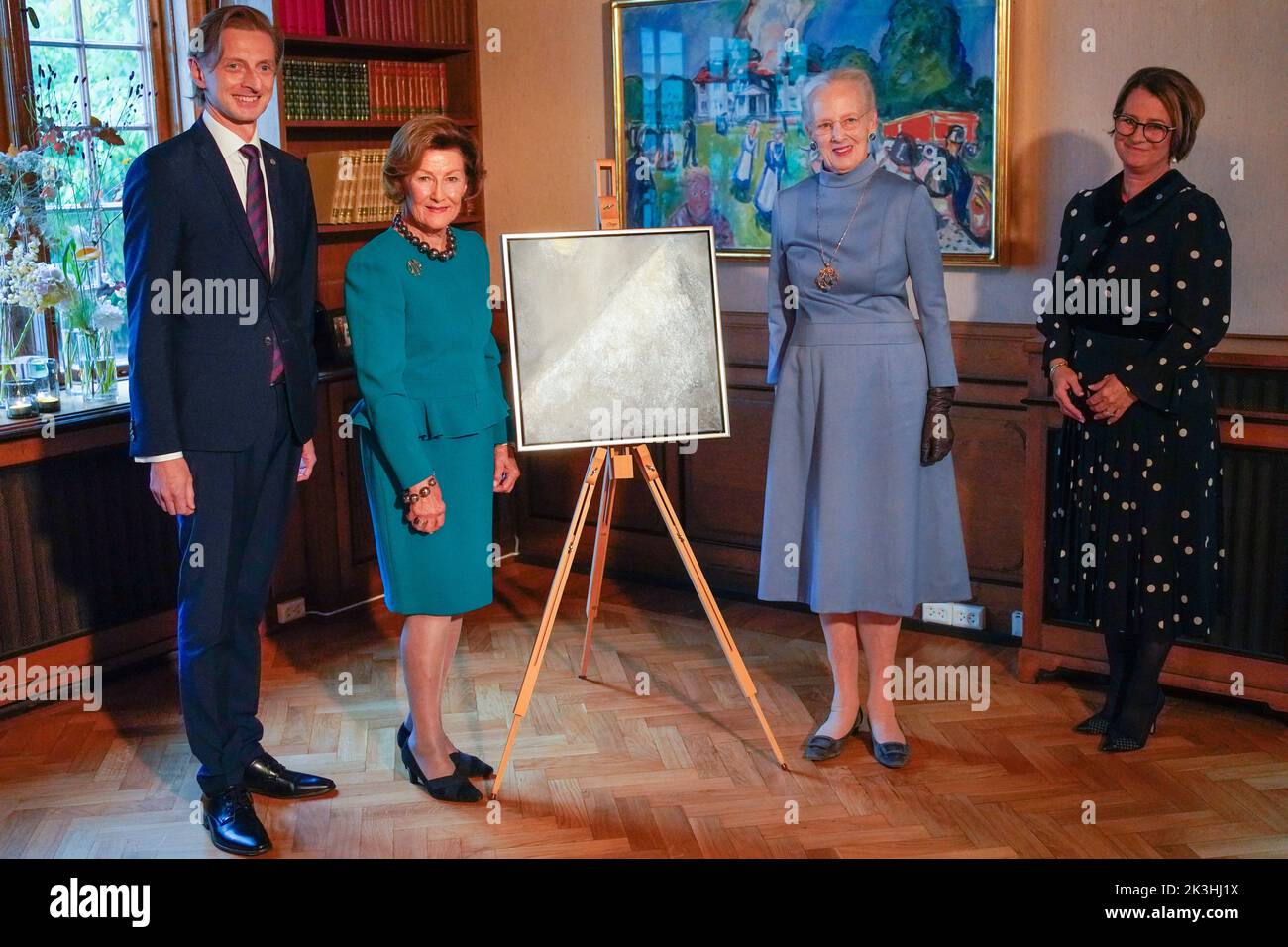 Oslo 20220926.Queen Margrethe di Danimarca riceve il premio linguistico dell'Associazione nordica. La regina Sonja presenta il premio. F.V. il segretario generale dell'associazione Espen Stedje, la regina Sonja, la regina Margrethe e il presidente dell'associazione nordica, Tone Wilhelmsen Troeen. Foto: Terje Bendiksby / NTB Foto Stock