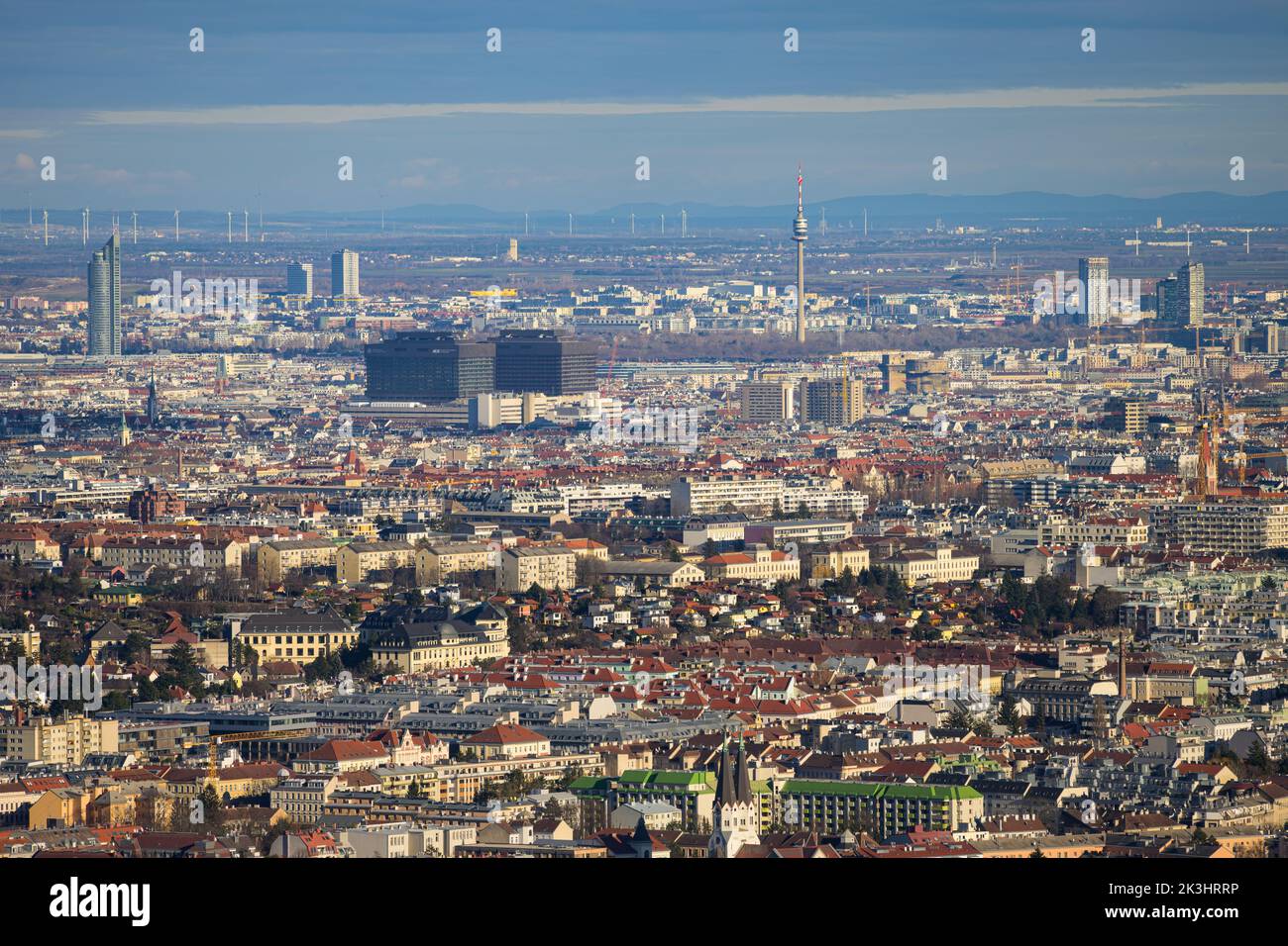Vienna, Austria - 31 dicembre 2021: Vista panoramica su Vienna (Austria), giorno di sole in inverno, Lainzer Tiergarten Foto Stock