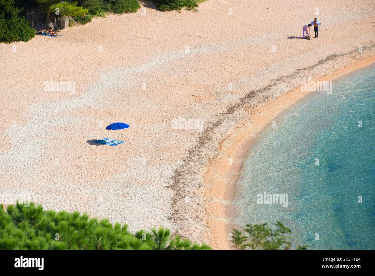 Terrazza che si affaccia sul mare e Spaggia Centrale, Cala Gonone, Dorgali, Provincia di Nuoro, Sardegna, Italia Foto Stock