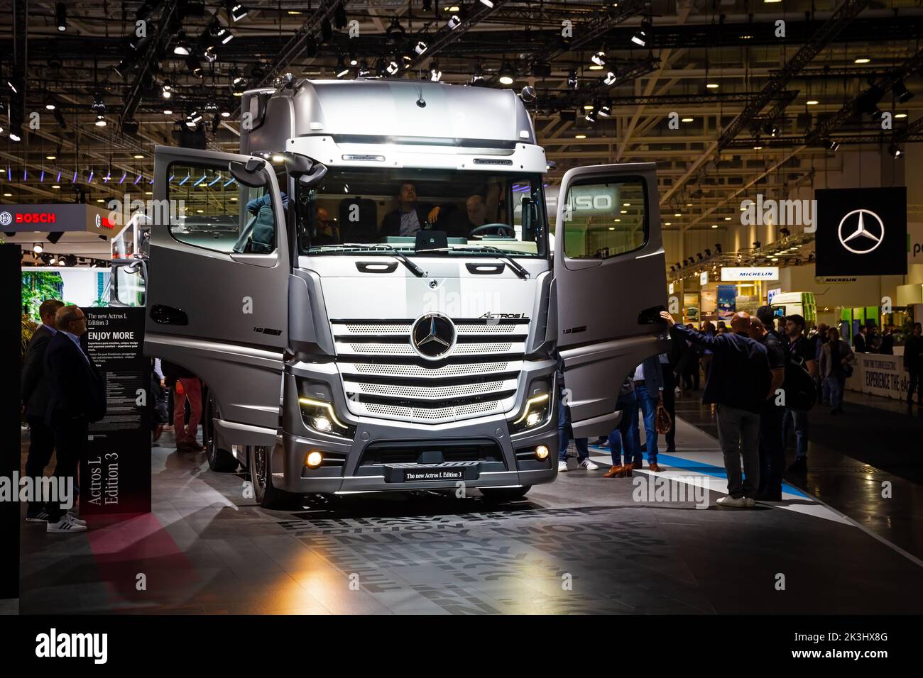 Mercedes-Benz Actros L Edition 3 Truck presentato al Salone IAA di Hannover. Germania - 20 settembre 2022 Foto Stock