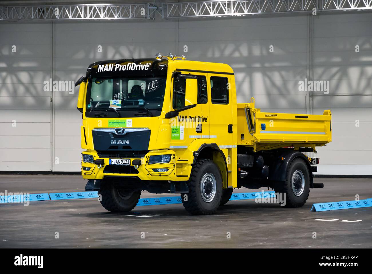 MAN Truck alimentato con HVO100 (olio vegetale idrotrattato) veicolo di prova al Salone IAA di Hannover. Germania - 20 settembre 2022 Foto Stock