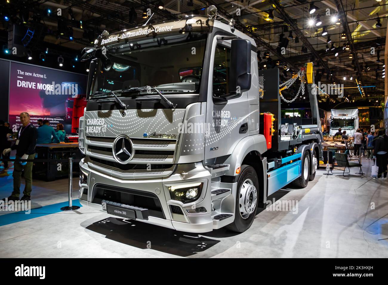 Mercedes-Benz eActros 300 veicolo elettrico presentato al Salone IAA di Hannover. Germania - 20 settembre 2022 Foto Stock