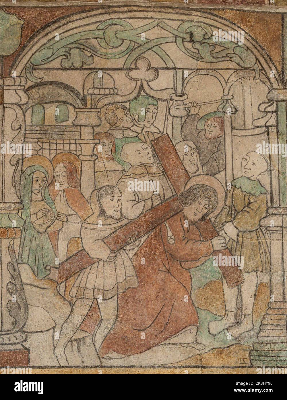 Gesù porta la croce al Calvario e Simone di Cirene è costretto ad aiutarlo, un affresco del 1530 nella chiesa di Brøns, Danimarca, 15 settembre 202 Foto Stock