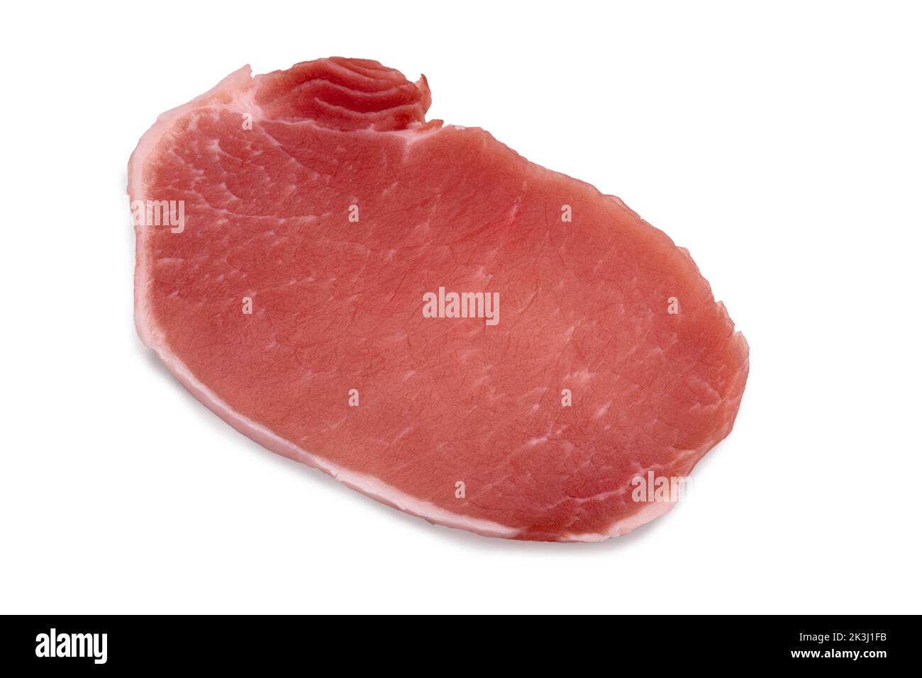 Fetta di lombo di maiale, bistecca cruda isolata su bianco, percorso di ritaglio Foto Stock