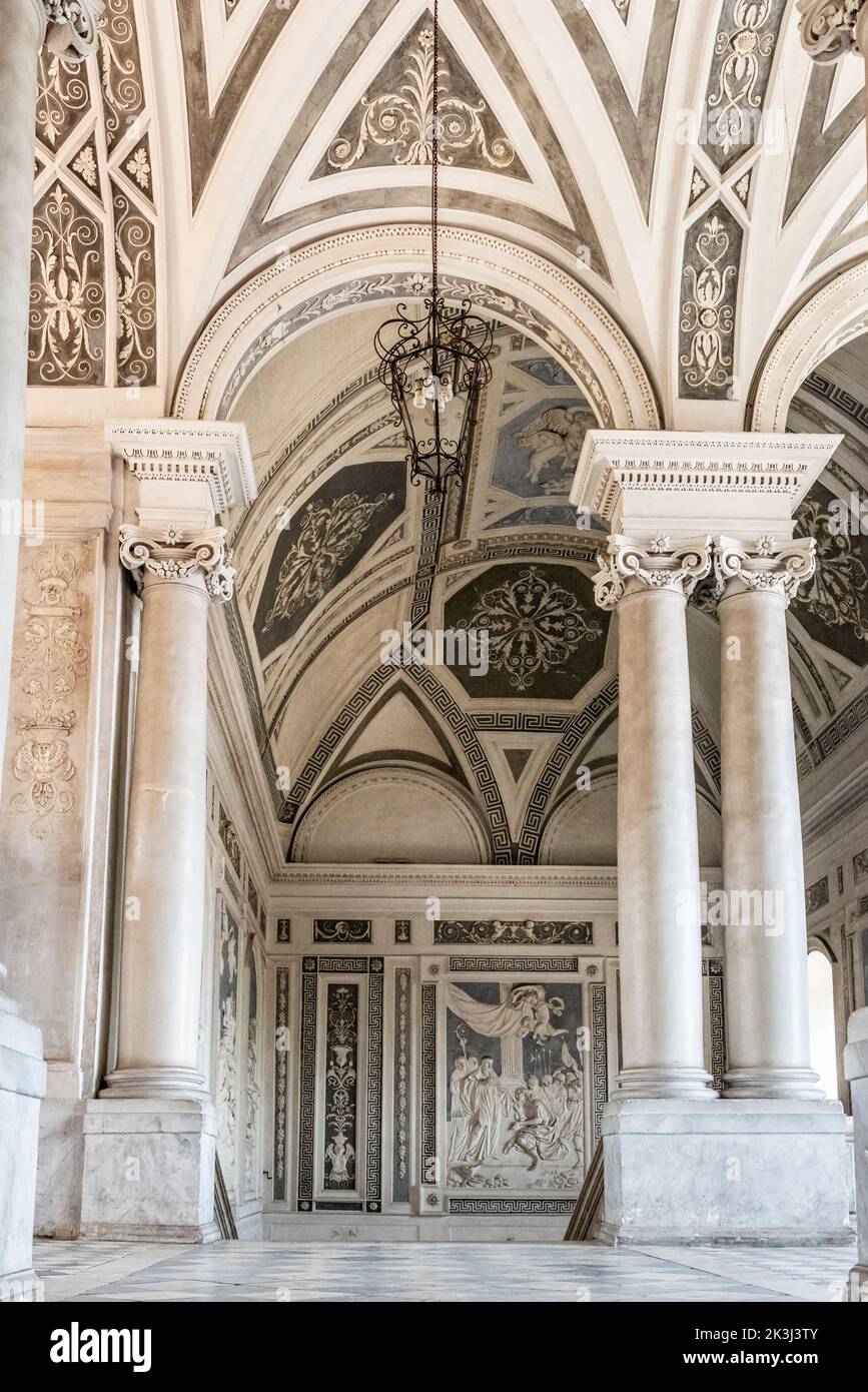 Interno dell'ex Monastero di San Nicolò l'Arena, Catania, Sicilia. Attualmente è occupato dal Dipartimento di Scienze umanistiche dell'Università Foto Stock