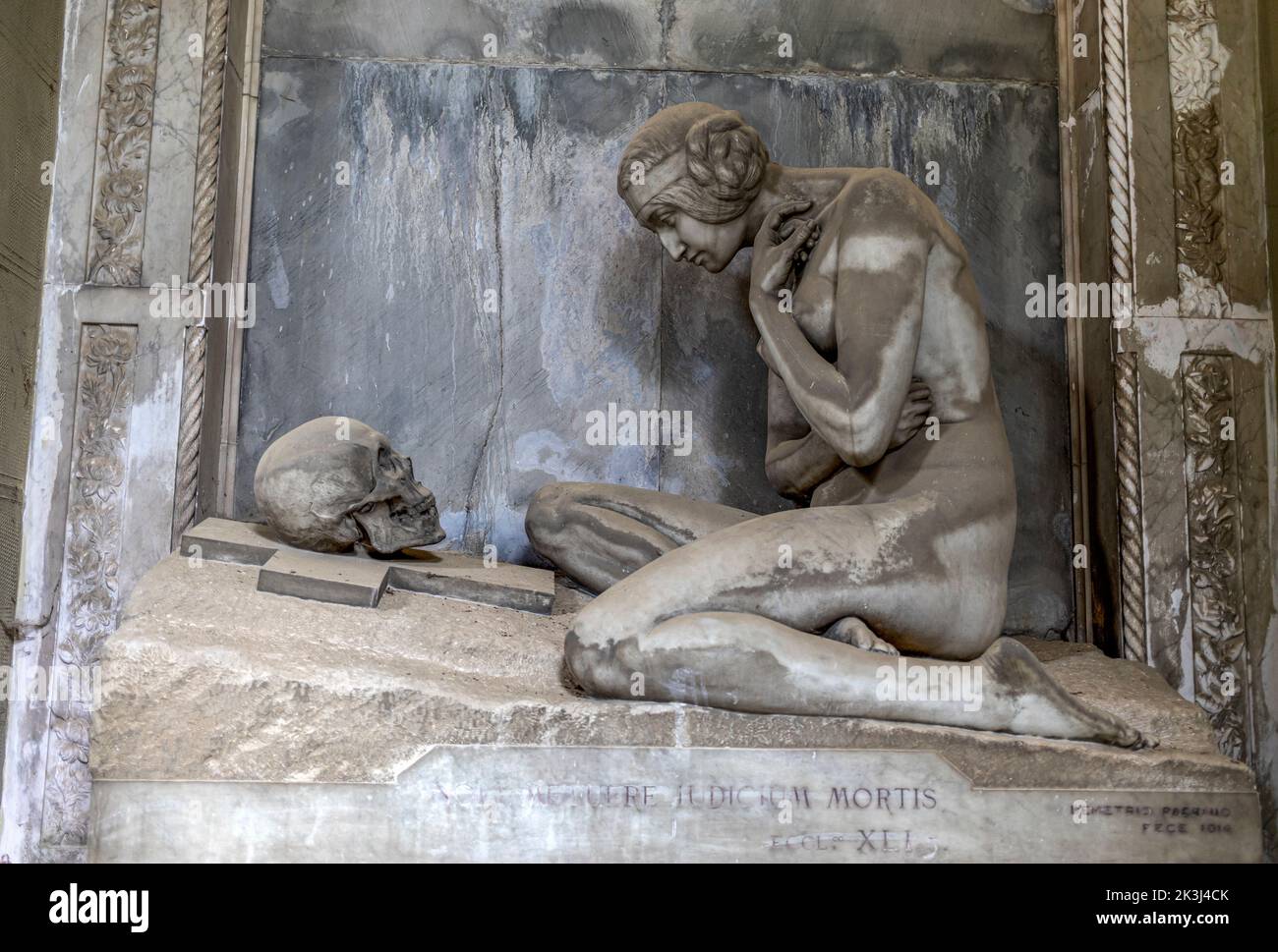 GENOVA, ITALIA, 19 APRILE 2022 - la tomba della famiglia Lavarello nel cimitero monumentale di Genova. Foto Stock