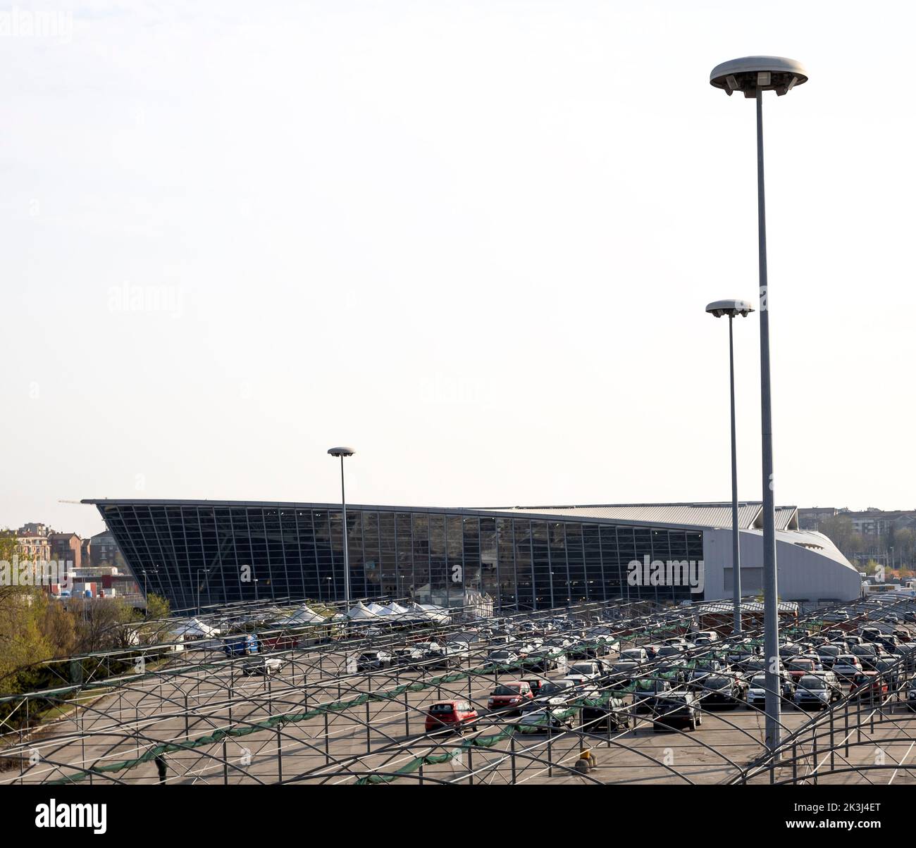 TORINO, 26 MARZO 2022 - Vista sul moderno edificio Lingotto di Torino. Foto Stock