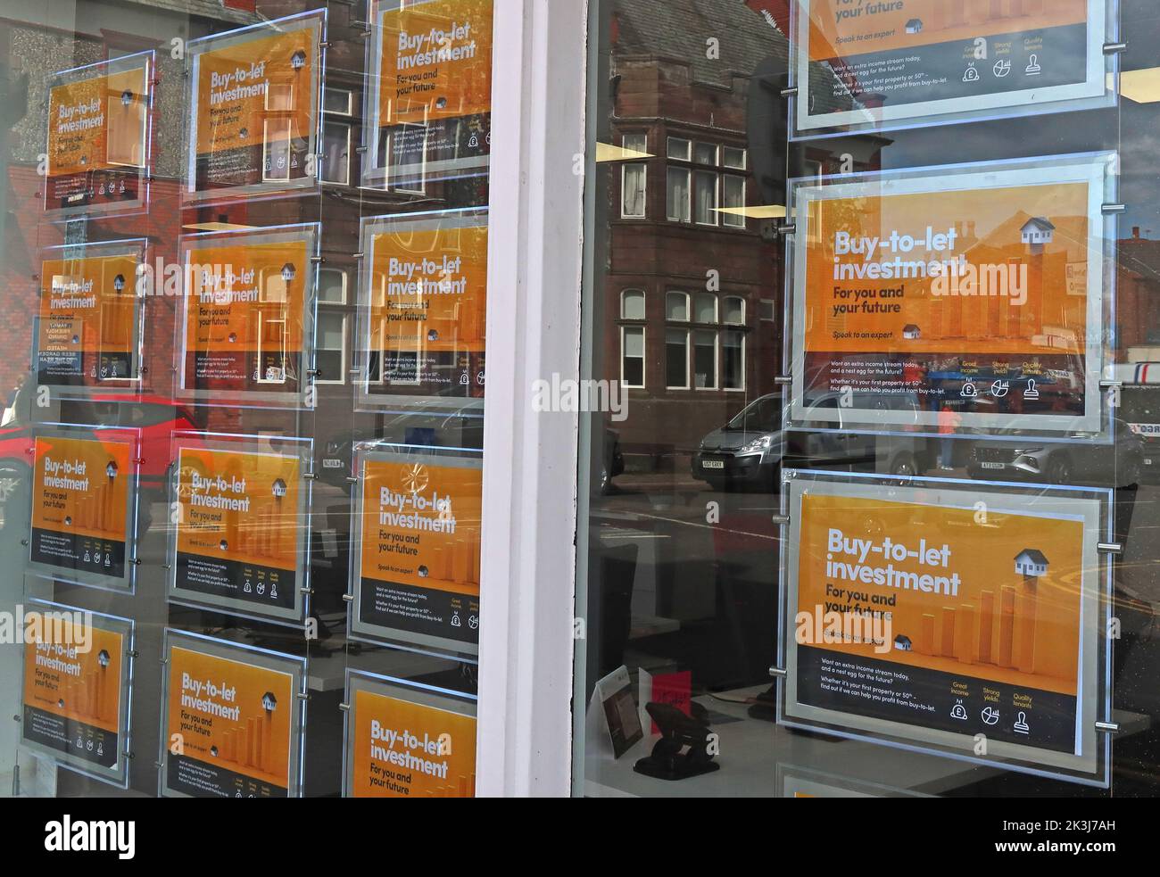 Bridgfords Agente di proprietà, promuovendo l'investimento del buy-to-let, in proprietà, Stockton Heath, Warrington del sud, Cheshire, Inghilterra, Regno Unito, WA4 6HR Foto Stock