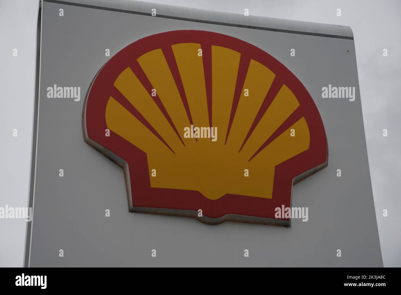 Kastrup/Copenaghen/Danimarca/27 settembre 2022/distributore di benzina Shell a guscio inferiore nella capitale danese. (Foto..Francis Joseph Dean/immagini del decano) Foto Stock