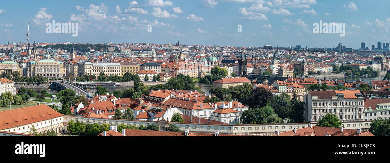 Praga - Repubblica Ceca - 08 01 2020 Vista panoramica extra large sulla città Foto Stock