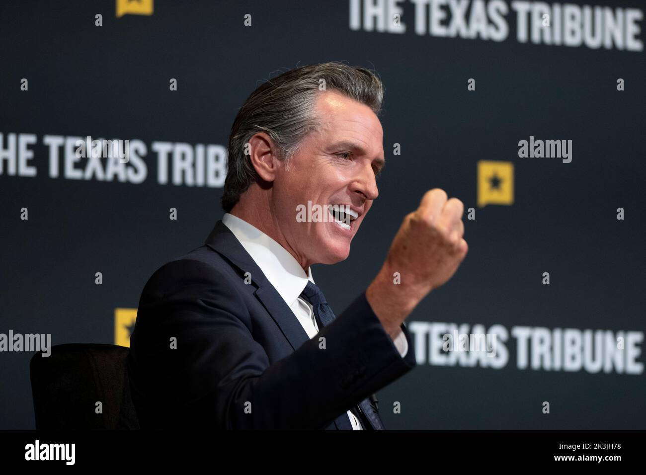 Austin Texas USA, 24 settembre 2022: Il governatore democratico della California, GAVIN NEWSOM, parla dello stato della politica statunitense durante una sessione di interviste al Texas Tribune Festival annuale nel centro di Austin. Newsom, ex sindaco di San Francisco, è citato come un possibile candidato presidenziale degli Stati Uniti 2024. Foto Stock