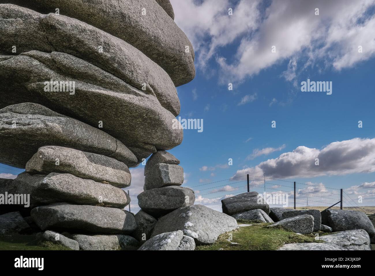 Il Cheesewring. Un torreggiante stack di rocce di granito formato dall'azione glaciale sulla Stowes Hill sul Bodmin Moor in Cornovaglia. Foto Stock