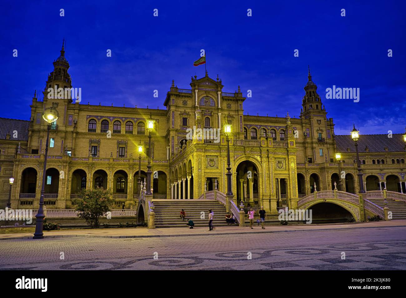 Una vista panoramica del punto di riferimento storico di Plaza de Espana a Siviglia, Spagna Foto Stock