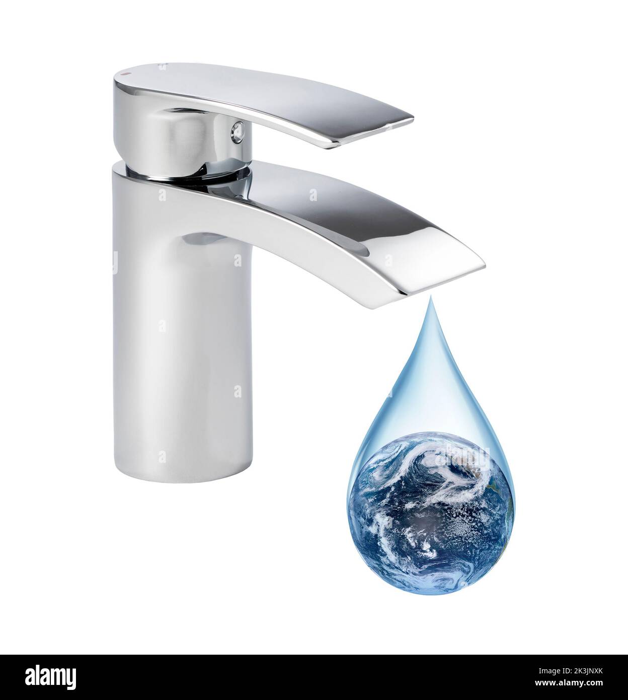 Concetto di mancanza di acqua sulla terra. Terra in una goccia di acqua che gocciola dal rubinetto. Elementi di questa immagine forniti dalla NASA. Foto Stock