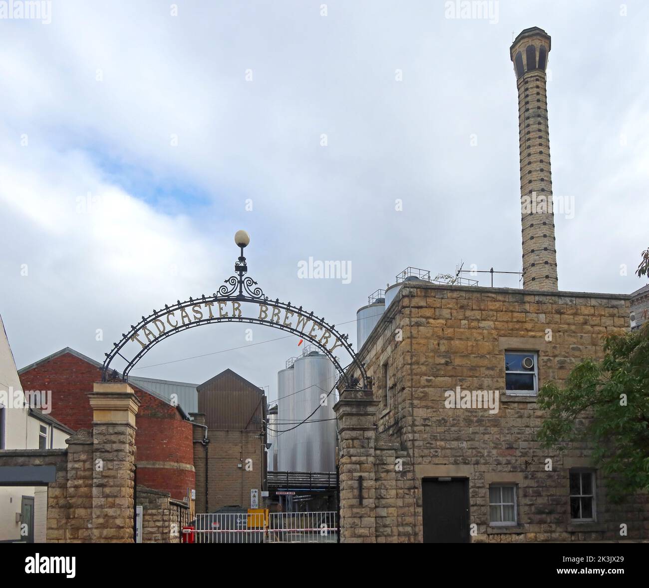 John Smiths, birreria Tadcaster, High Street, Tadcaster, North Yorkshire, INGHILTERRA, REGNO UNITO, LS24 9SA Foto Stock