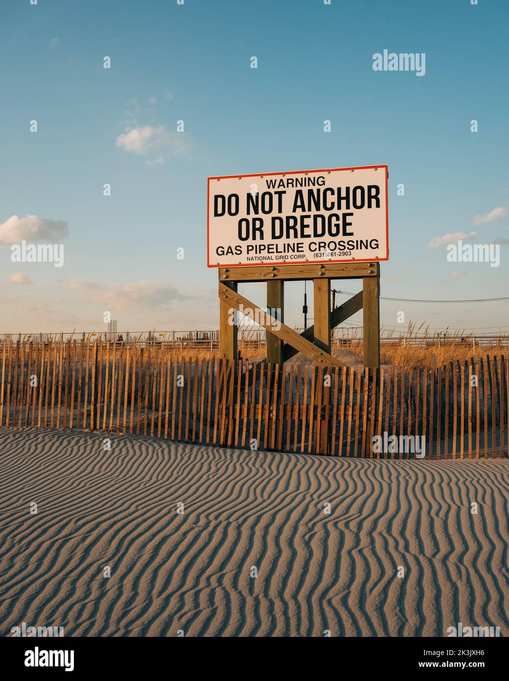 Non Anchor o Dredge segno sulla spiaggia, Long Beach, New York Foto Stock